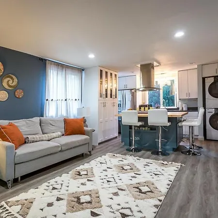 New Oasis -Spa -Firepit -Bbq- Decks-Pet Friendly